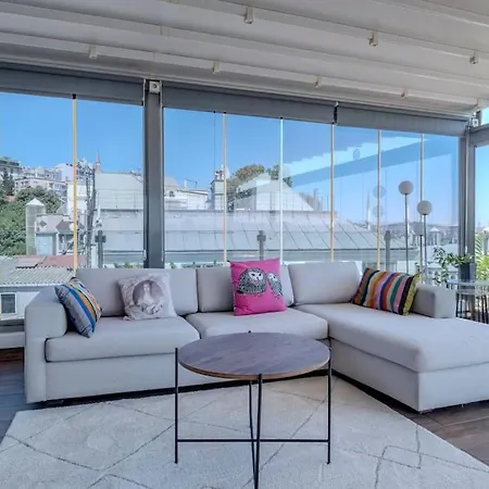 Penthouse: View & Retractable Roof