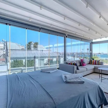 Penthouse: View & Retractable Roof